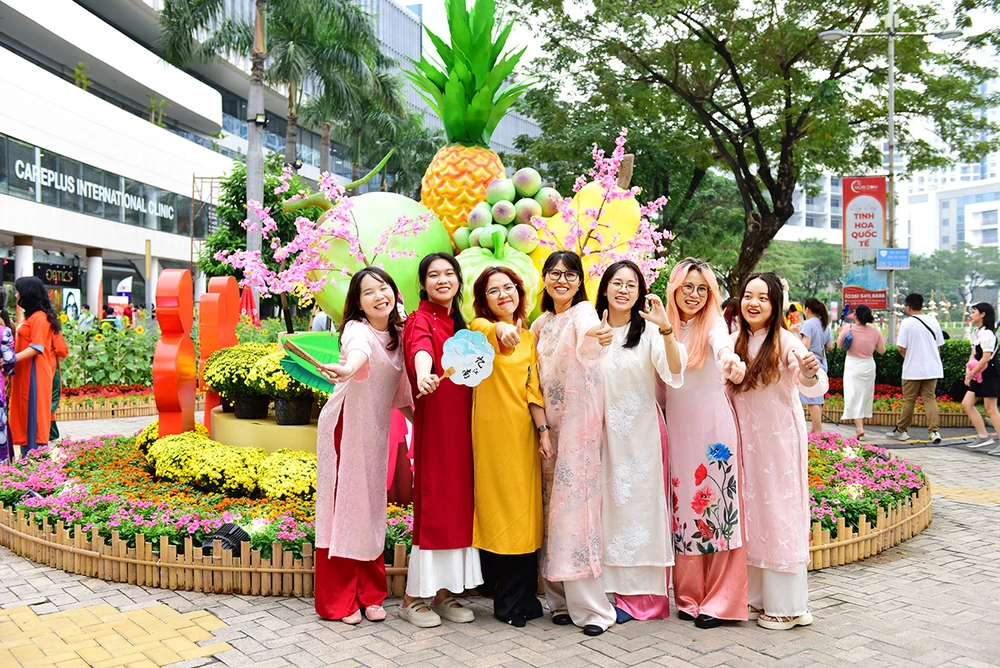 Khai mạc Hội hoa Xuân Phú Mỹ Hưng Tết Ất Tỵ - 2025: Xuân hoan ca.jpg