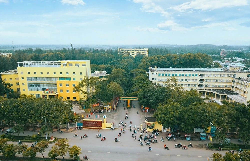 Trường Đại học Trà Vinh năm thứ 3 liên tiếp đạt giải thưởng chuyển đổi số xuất sắc.png