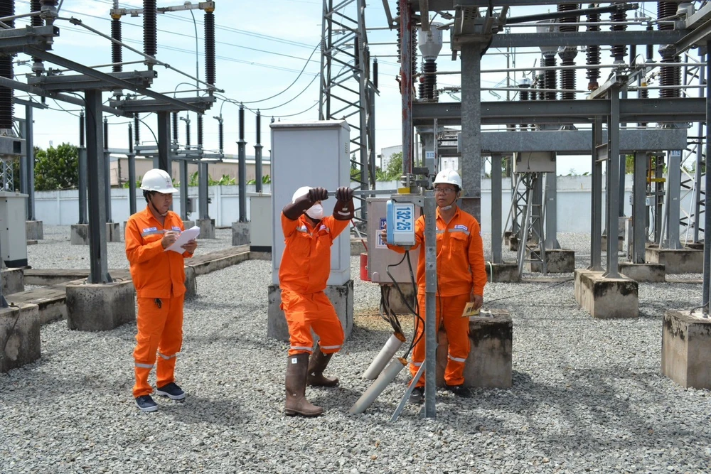 dong-dien-hang-loat-cong-trinh-luoi-dien-dien-110kv-tai-cac-tinh-phia-nam-2.jpg