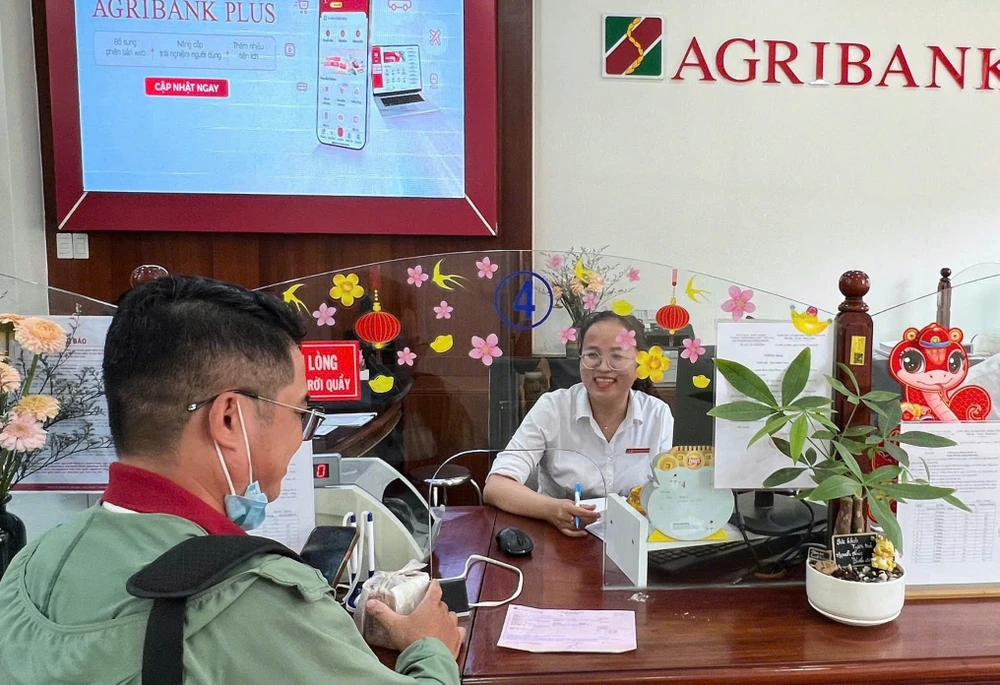 Cán bộ Agribank nhanh trí giúp cụ ông 88 tuổi thoát 'bẫy' lừa đảo.jpg