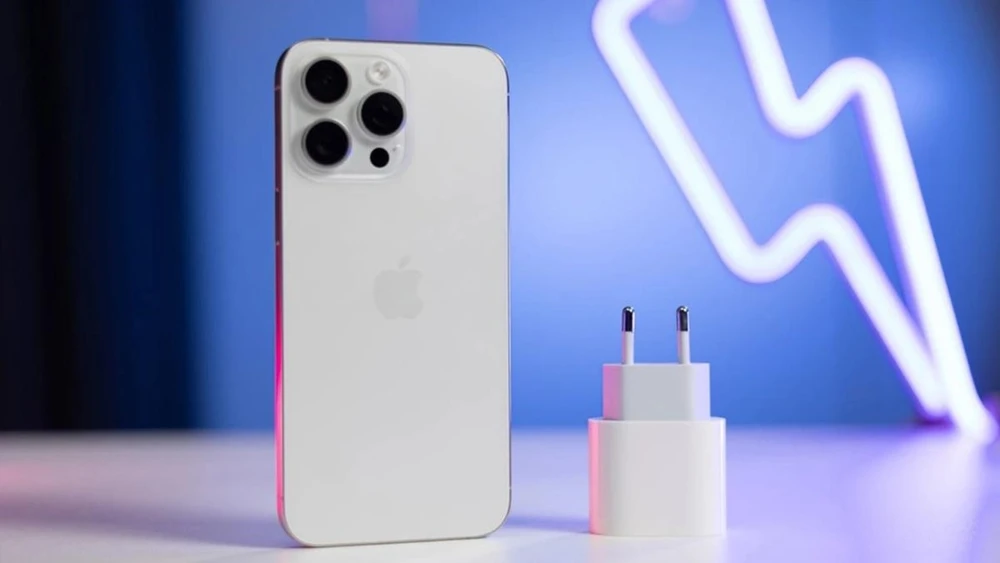 Điện thoại iPhone 15 Pro Max sạc nhanh bao nhiêu W?.jpg