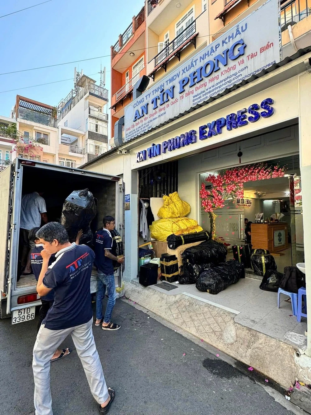 An Tín Phong: Đối tác tin cậy trong dịch vụ gửi hàng đi Mỹ.jpg