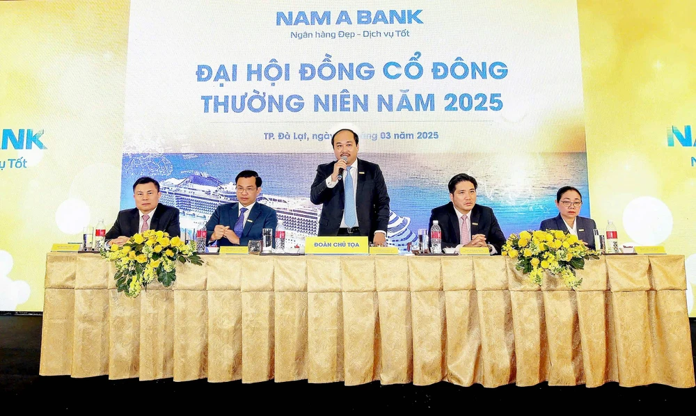 Nam A Bank tăng vốn điều lệ hơn 18.000 tỉ đồng, phát hành 2.000 tỉ đồng trái phiếu chuyển đổi.jpg