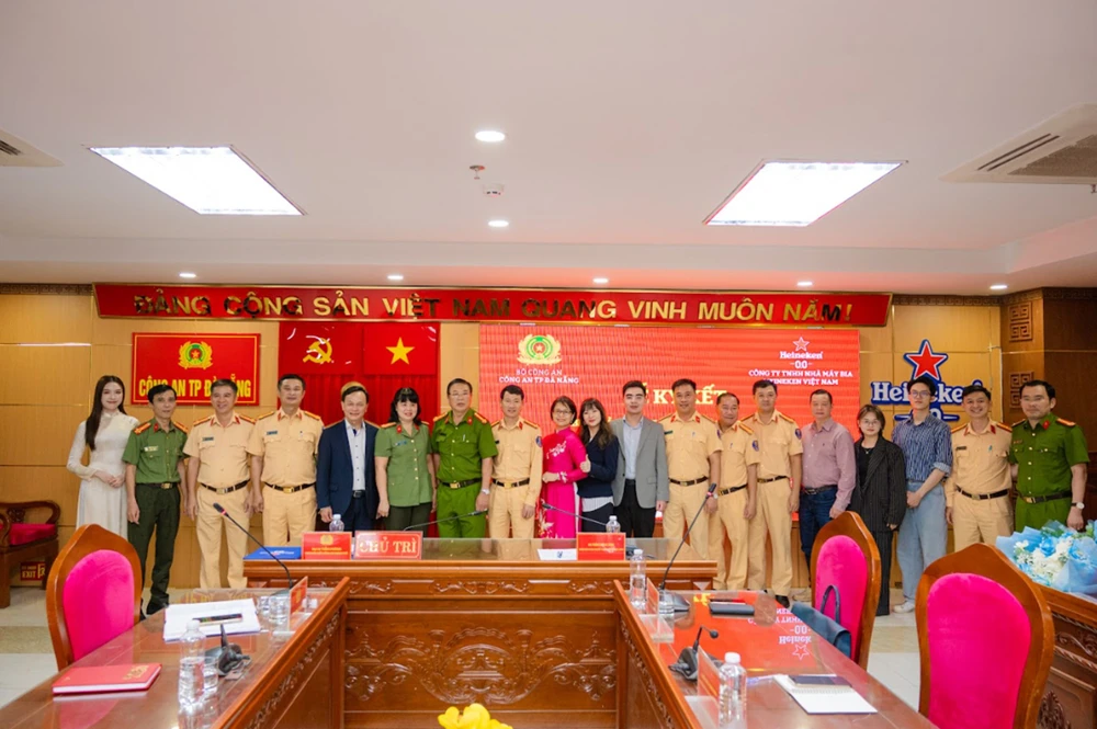 Heineken Việt Nam ký biên bản ghi nhớ cùng Công an TP. Đà Nẵng thúc đẩy văn hóa ‘Uống có trách nhiệm’.jpg