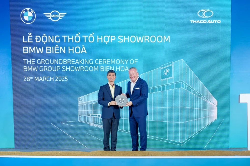 thaco-auto-to-chuc-le-dong-tho-to-hop-showroom-bmw-mini-theo-tieu-chuan-retail-next-tai-bien-hoa-2.jpg