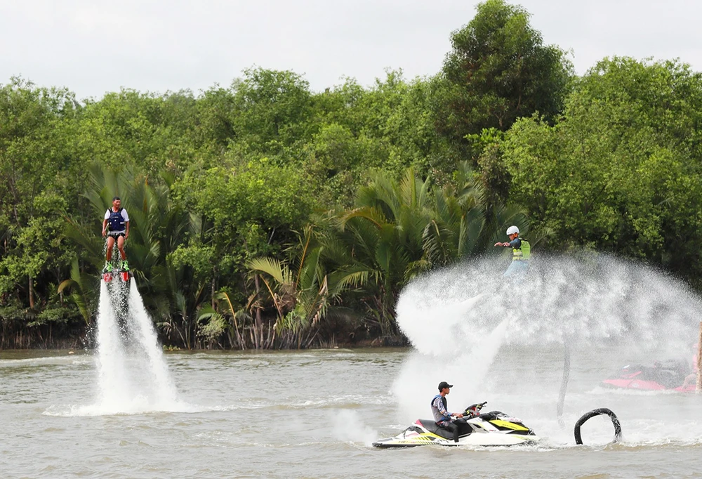 16 giờ ngày 18-4, đón xem biểu diễn diều khổng lồ tại Phú Mỹ Hưng.jpg
