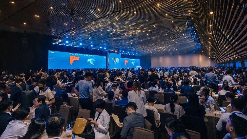 Hơn 2.500 khách hàng tham dự lễ ra mắt The Gió Riverside.jpg