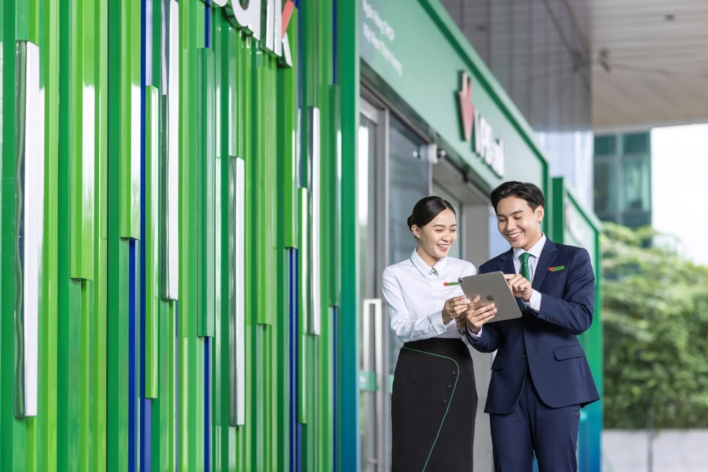 VPBank nhận khoản vay bền vững kỷ lục 1 tỷ USD, khẳng định vị thế trong tài chính bền vững.jpg