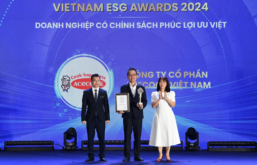 Acecook Việt Nam được vinh danh tại Vietnam ESG Awards 2024 với chính sách phúc lợi ưu việt.jpg