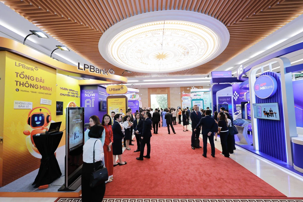 tong-dai-da-kenh-thong-minh-cua-lpbank-tao-dau-an-tai-su-kien-chuyen-doi-so-nganh-ngan-hang-2025-3.jpg
