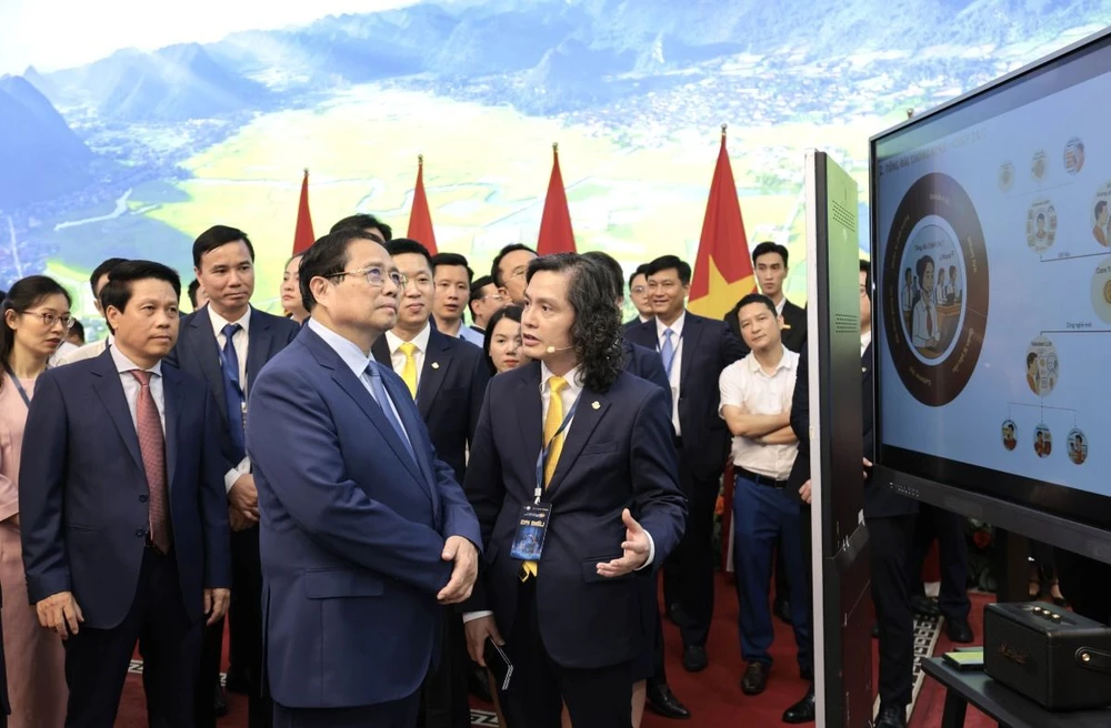 Tổng đài đa kênh thông minh của LPBank tạo dấu ấn tại sự kiện Chuyển đổi số ngành ngân hàng 2025.jpg