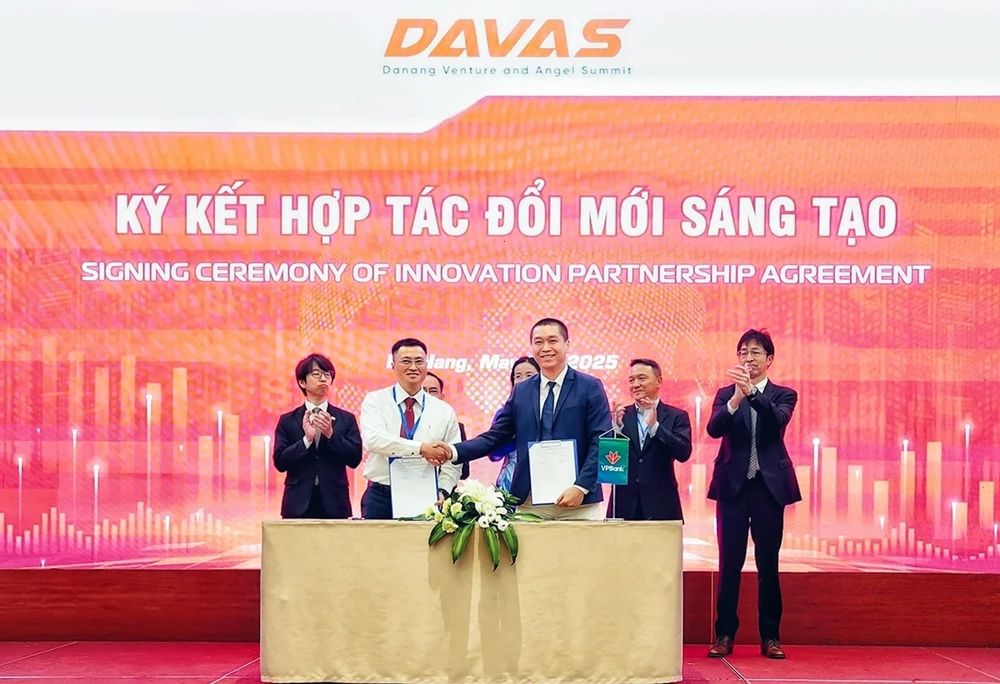 VPBank SME ký kết hợp tác với Trung tâm Hỗ trợ khởi nghiệp đổi mới sáng tạo.jpg