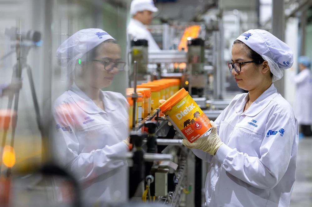 Thị trường nước ngoài lần đầu tiên đóng góp trên 20% doanh thu của Vinamilk.jpg