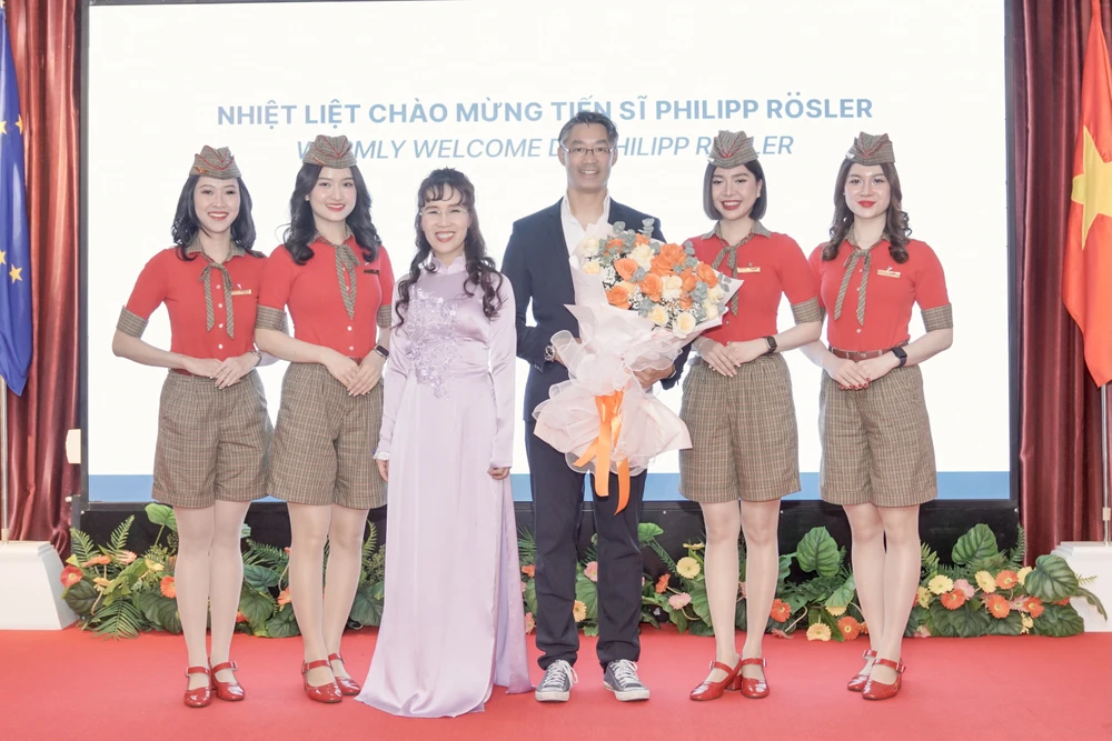 tien-si-philipp-rosler-nguyen-pho-thu-tuong-duc-gia-nhap-vietjet-3.jpg