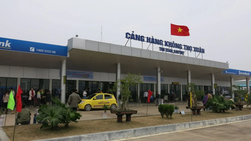 Máy bay chuyển hướng hạ cánh do hoạt động khai thác tại sân bay Thanh Hoá.jpg