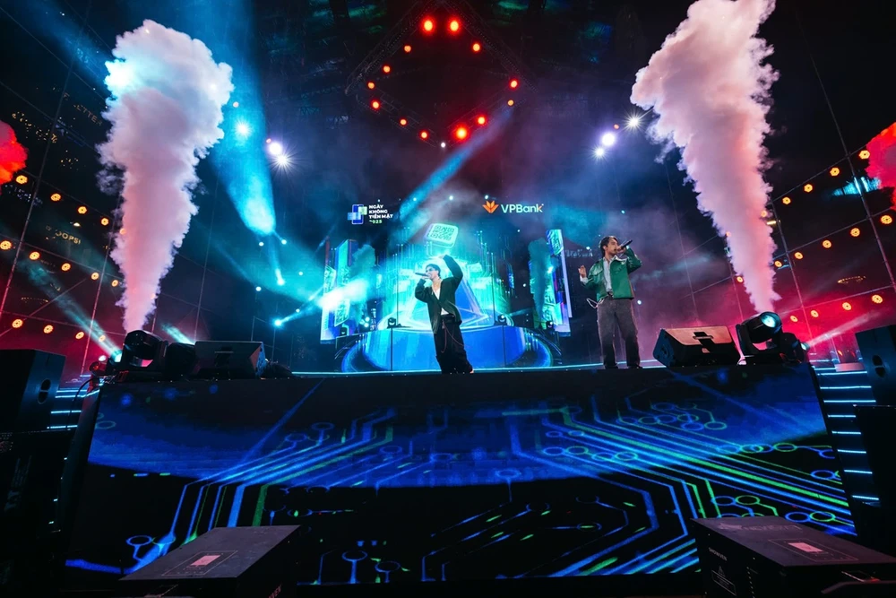 vpbank-e-concert-ngay-khong-tien-mat-2025-bung-no-am-nhac-thu-hut-hang-chuc-ngan-khan-gia-5.jpg