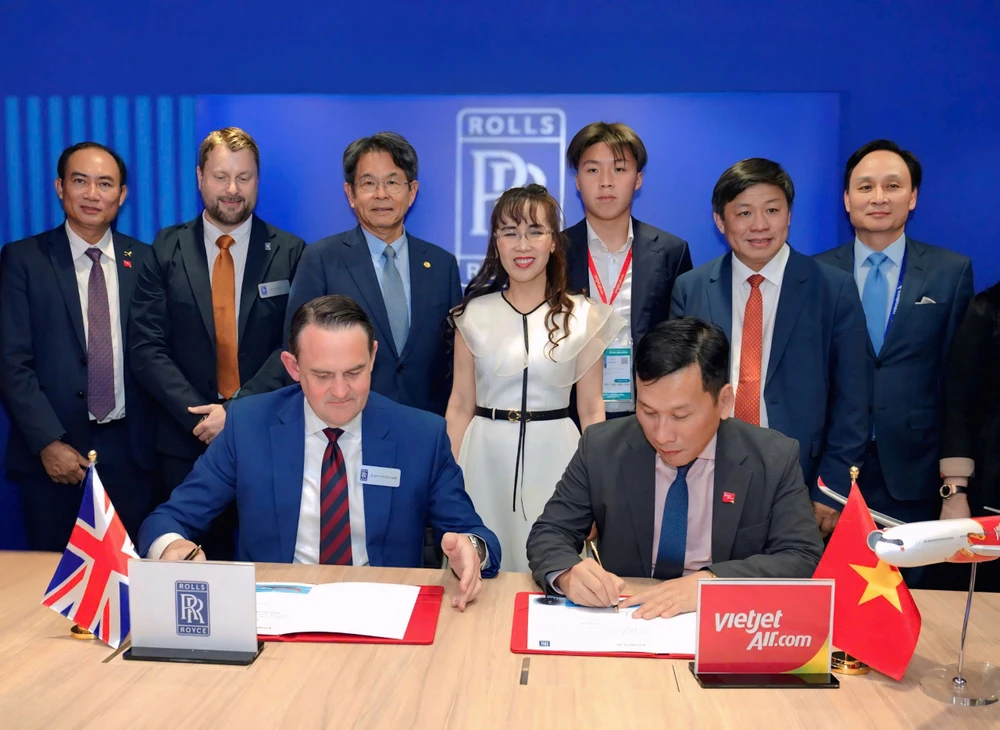 vietjet-ky-don-hang-moi-40-dong-co-trent-7000-voi-rolls-royce.jpg