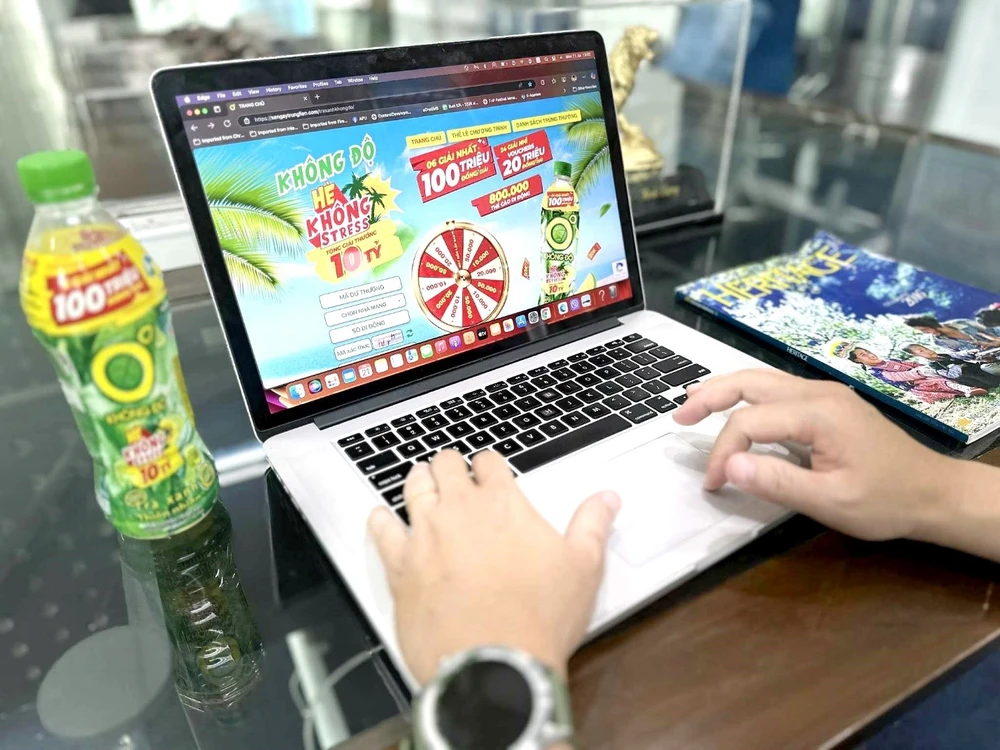 Uống Trà Xanh Không Độ, cơ hội trúng 2 giải 100 triệu đồng và nhiều quà tặng giá trị.jpg