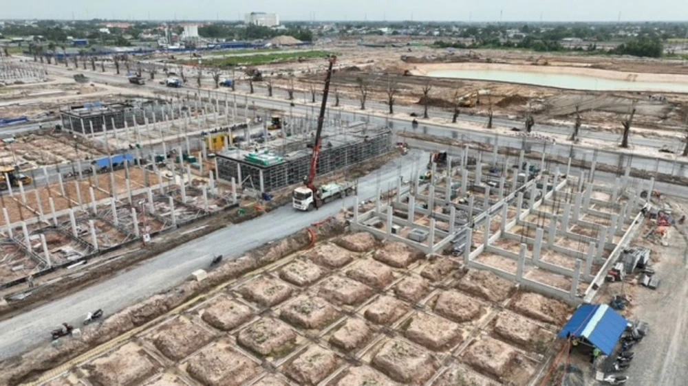 Cận cảnh công trường dự án tỷ đô của Vinhomes Green City tại Tây Bắc TP.HCM.jpg