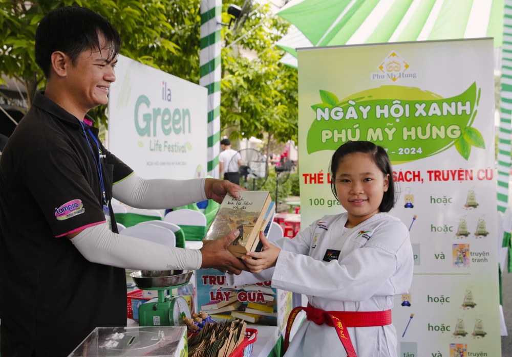 Đổi pin, sách cũ… nhận quà tại Ngày hội Sống xanh Phú Mỹ Hưng 2025.JPG
