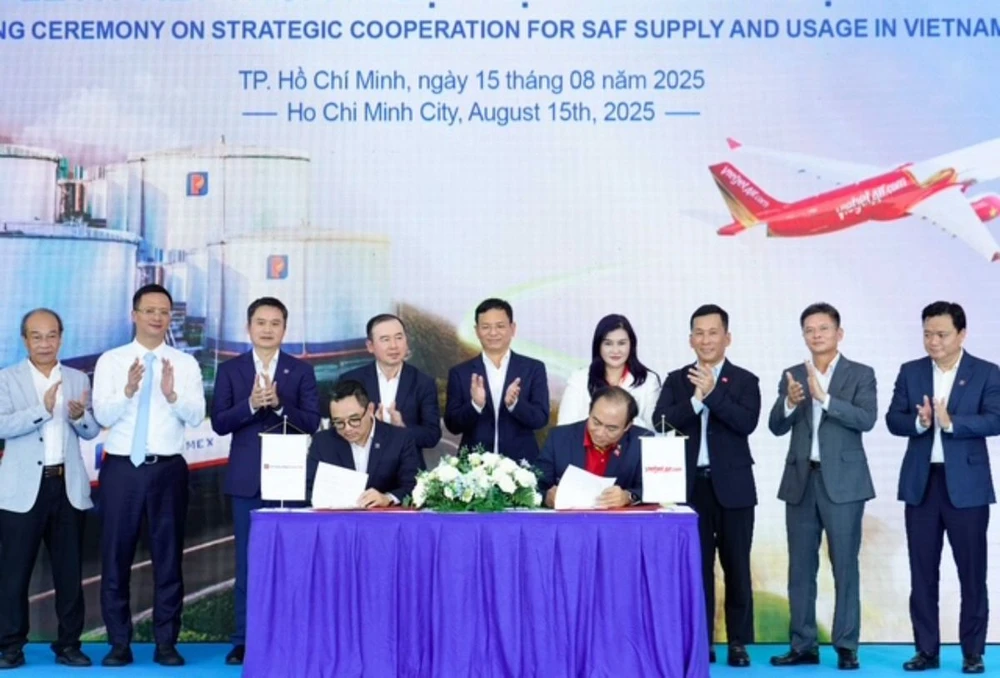 vietjet-hop-tac-petrolimex-su-dung-nhien-lieu-saf-thuc-day-chuyen-doi-xanh-nganh-hang-khong-2.jpg