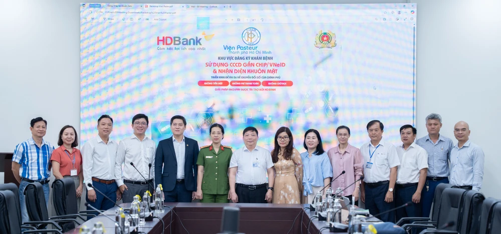 hdbank-van-hanh-he-thong-kiosk-y-te-thong-minh-tai-vien-pasteur-tp-hcm-2.JPG