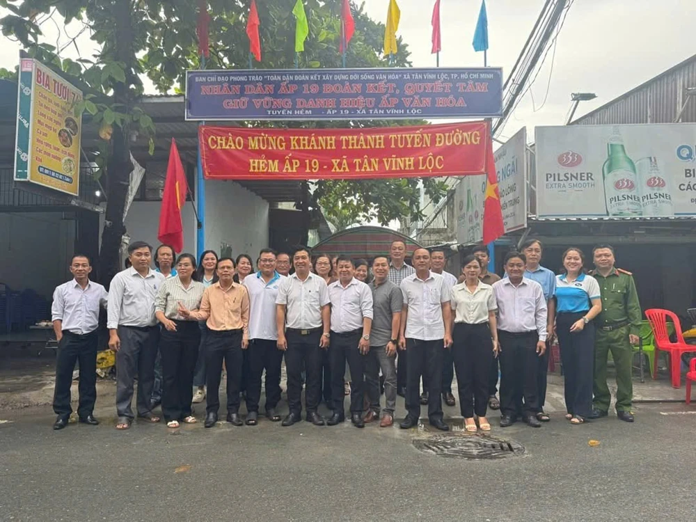 Tổ 16, ấp 19 xã Tân Vĩnh Lộc hân hoan trong ngày khánh thành bê tông hóa tuyến hẻm.png