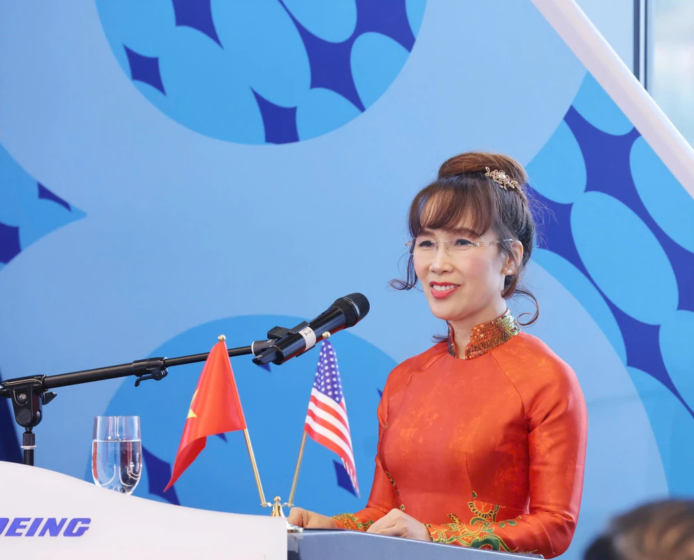 chu-tich-nuoc-luong-cuong-chung-kien-vietjet-nhan-ban-giao-tau-bay-boeing-dau-tien.jpg