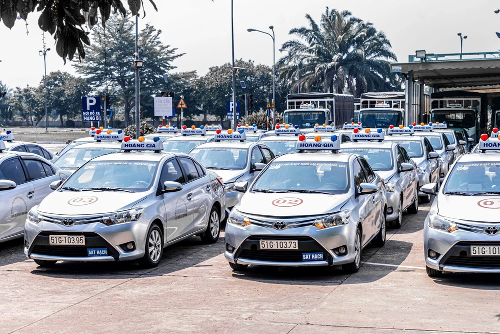 Trung tâm Đào tạo và Sát hạch lái xe Hoàng Gia: Vì quyền lợi học viên.png