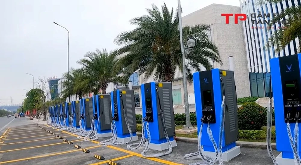 Hướng dẫn thủ tục xin phép lắp trạm sạc ô tô điện tại bãi đỗ chung cư.jpg