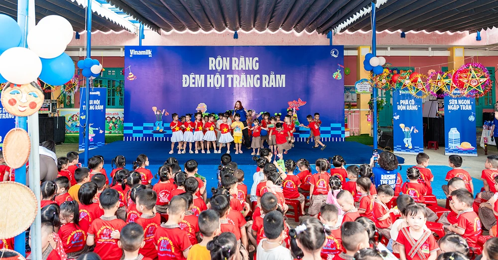 Vinamilk mang trung thu đến cho hơn 10.000 trẻ em khắp cả nước.jpg