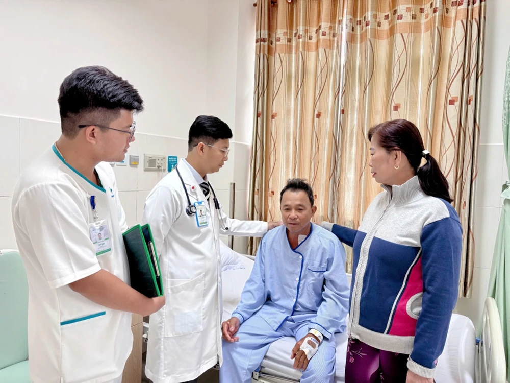 Thoát chết kỳ diệu nhờ kỹ thuật tạo nhịp bó nhánh trái ở Cần Thơ.jpg
