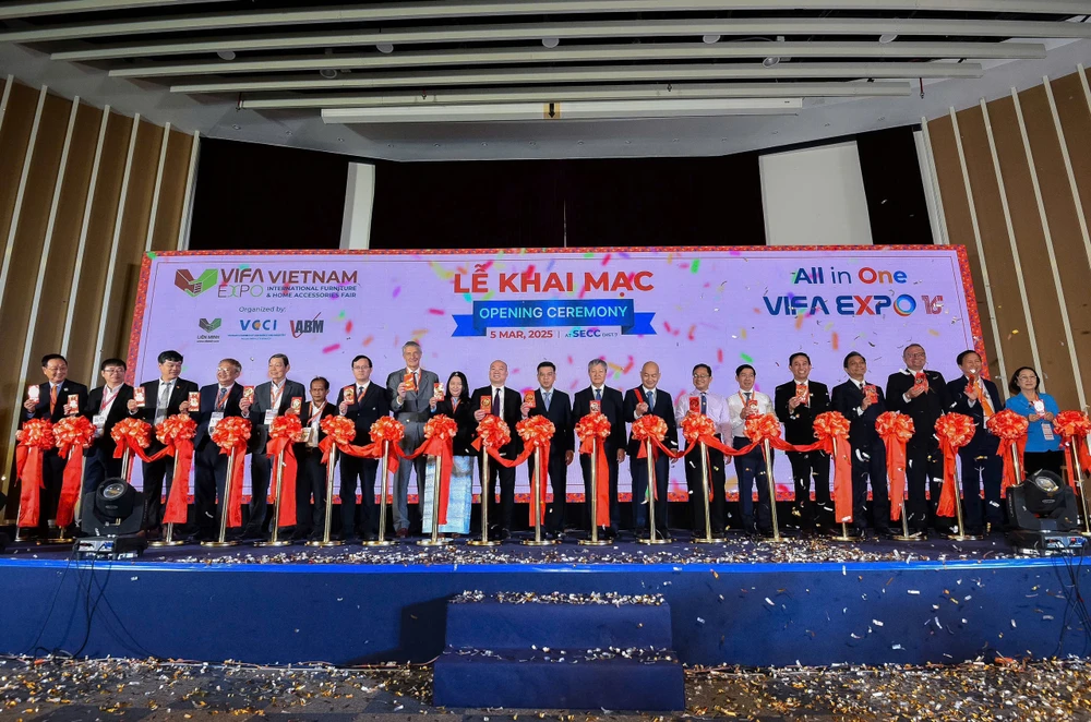 VIFA EXPO: Hành trình từ bờ vực đến ngôi vị kỷ lục Việt Nam.jpg