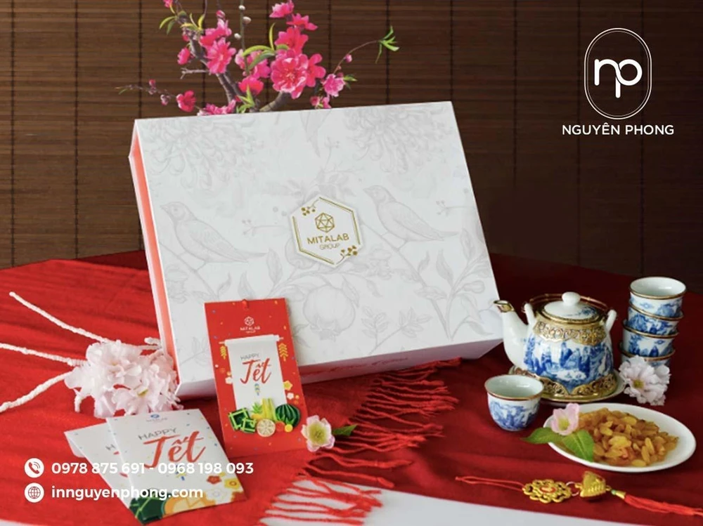 dat-in-hop-qua-tet-tai-xuong-in-nguyen-phong-goi-tron-thuong-hieu-trong-tung-chi-tiet-2.jpg