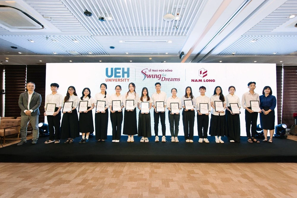 nam-long-trao-84-suat-hoc-bong-swing-for-dreams-2025-tong-gia-tri-840-trieu-dong-cho-sinh-vien-3.jpg