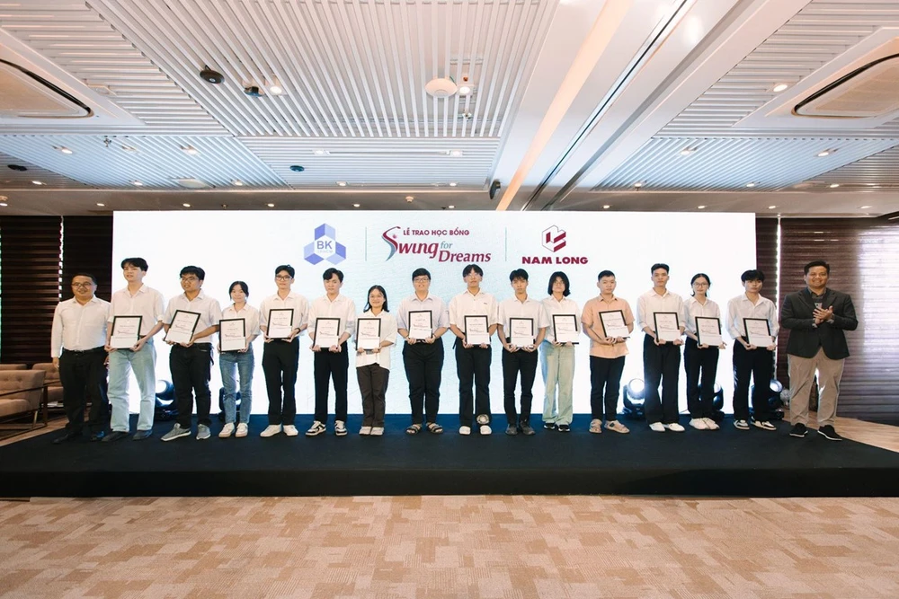 nam-long-trao-84-suat-hoc-bong-swing-for-dreams-2025-tong-gia-tri-840-trieu-dong-cho-sinh-vien-5.jpg