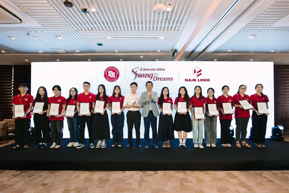 nam-long-trao-84-suat-hoc-bong-swing-for-dreams-2025-tong-gia-tri-840-trieu-dong-cho-sinh-vien.jpg