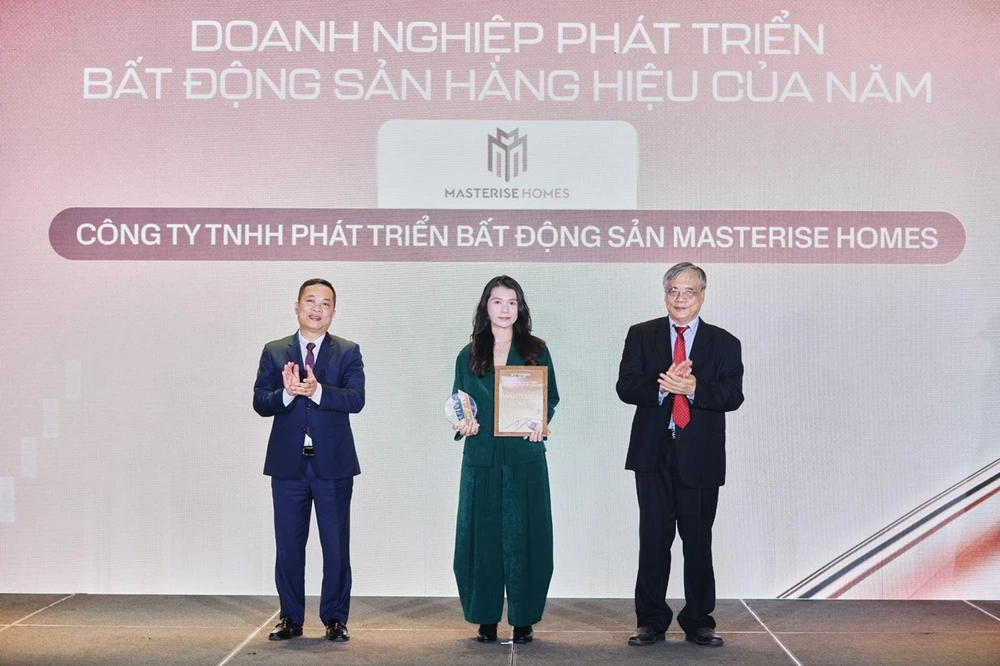mot-nam-bung-no-cua-khong-gian-song-hang-hieu-cung-masterise-homes-2.jpg