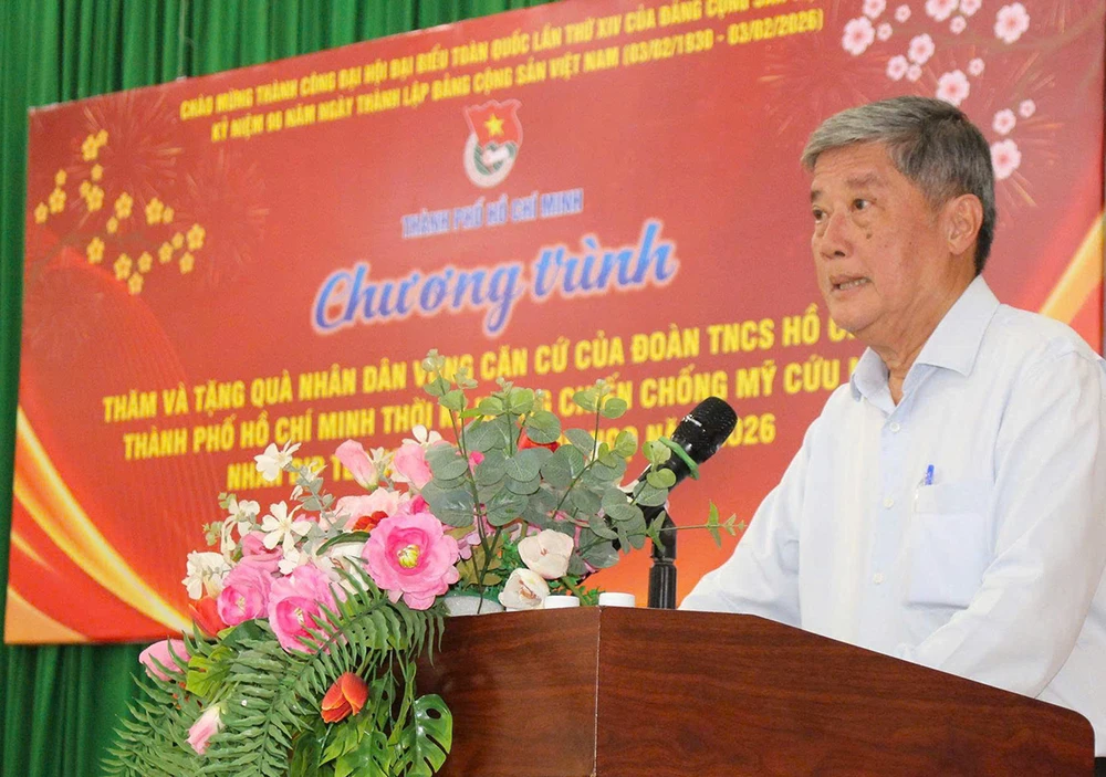 vws-trao-tang-qua-tet-cho-gia-dinh-chinh-sach-o-vinh-long.jpg