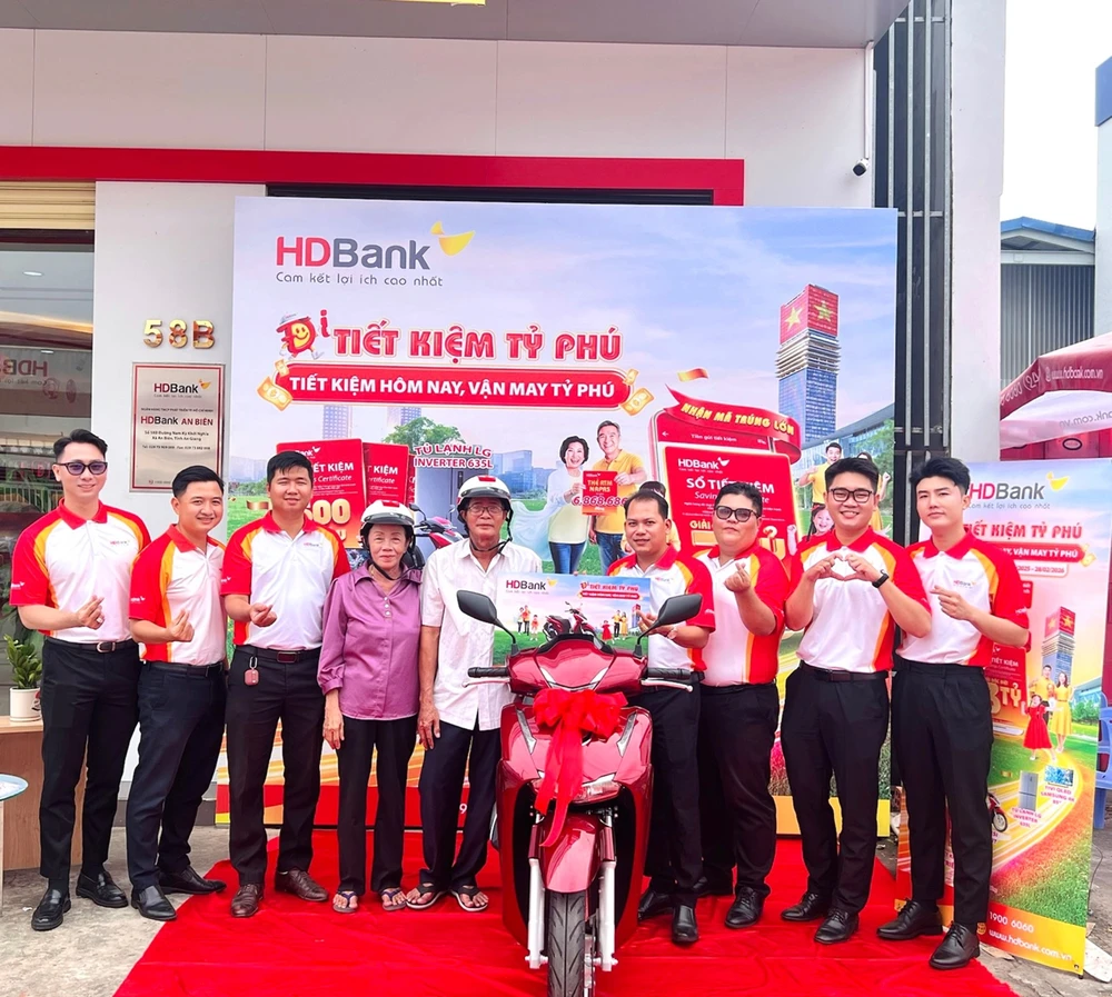 chu-nhan-giai-thuong-3-ty-dong-chuong-trinh-tiet-kiem-ty-phu-tai-hdbank-lo-dien-3.jpg