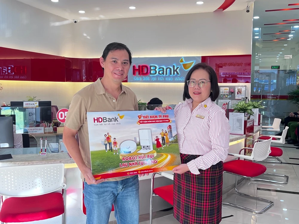 chu-nhan-giai-thuong-3-ty-dong-chuong-trinh-tiet-kiem-ty-phu-tai-hdbank-lo-dien-4.jpg