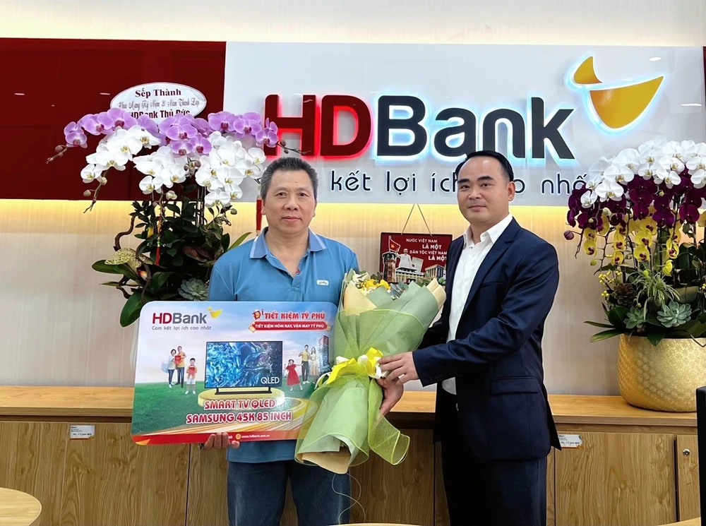 chu-nhan-giai-thuong-3-ty-dong-chuong-trinh-tiet-kiem-ty-phu-tai-hdbank-lo-dien-5.jpg
