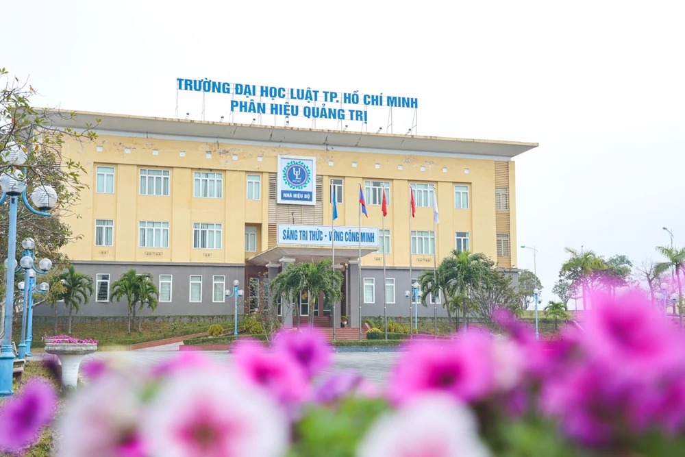 truong-dh-luat-tp-hcm-tuyen-dung-giang-vien-trinh-do-tien-si-pgs-gs-tai-phan-hieu-quang-tri.jpg