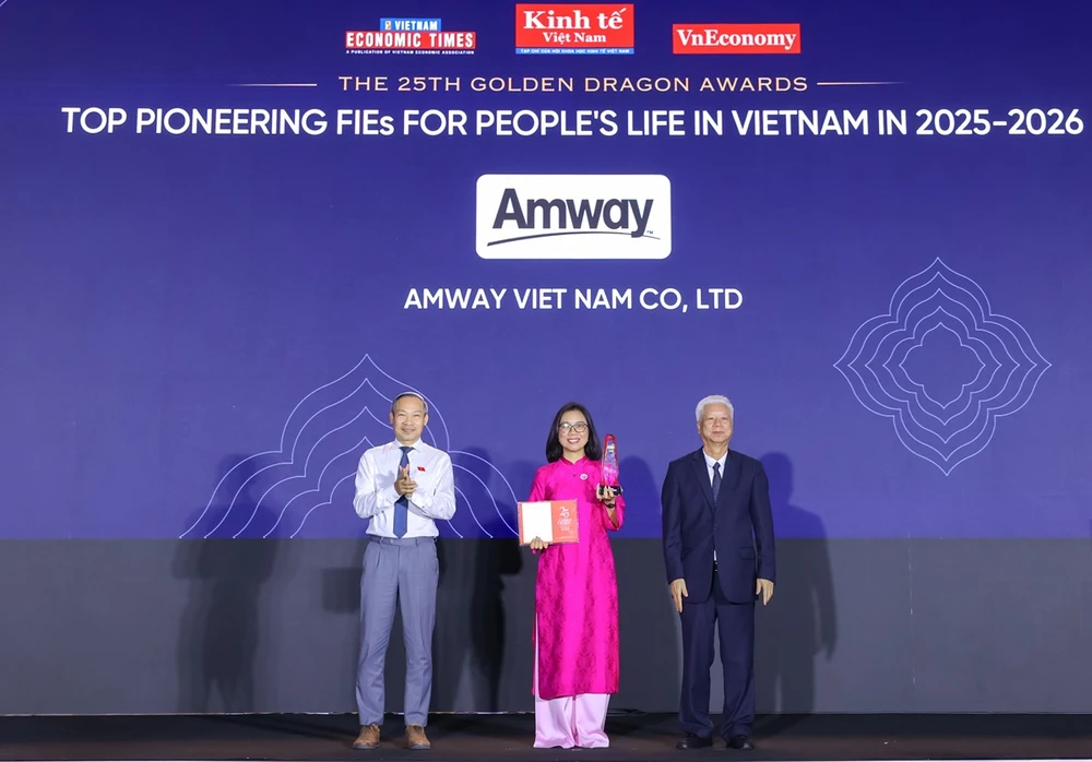 amway-viet-nam-lan-thu-10-duoc-vinh-danh-tai-giai-thuong-rong-vang.JPG