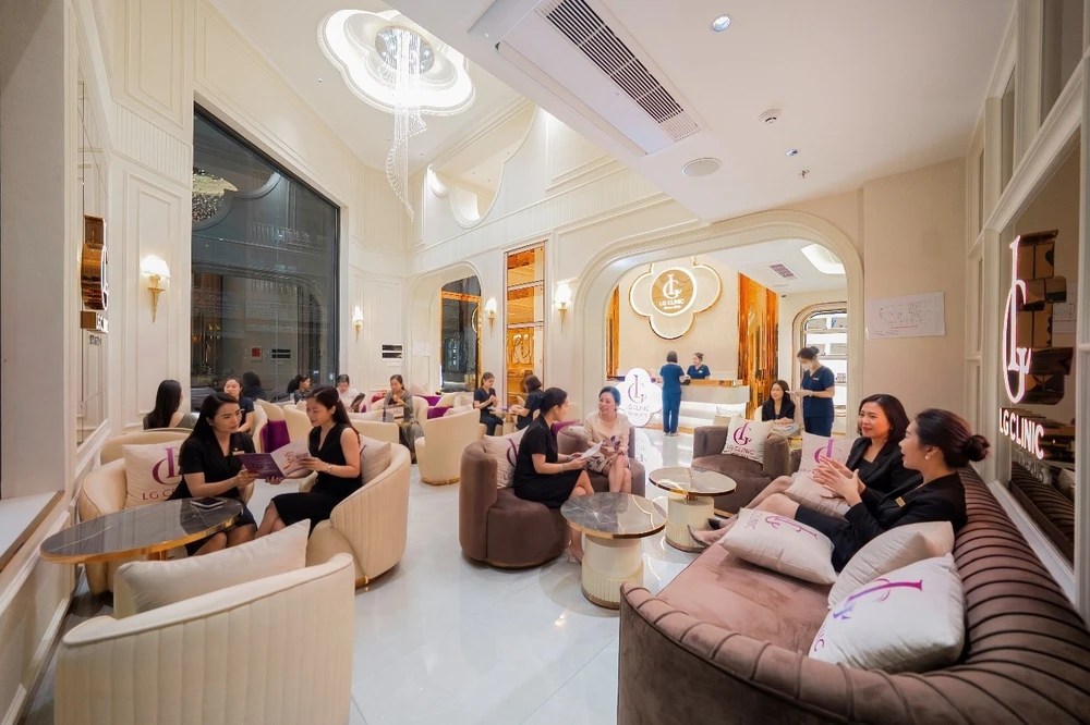 lg-clinic-dau-tu-26-5-ty-nang-cap-chi-nhanh-luxury-tan-phu-4.jpg