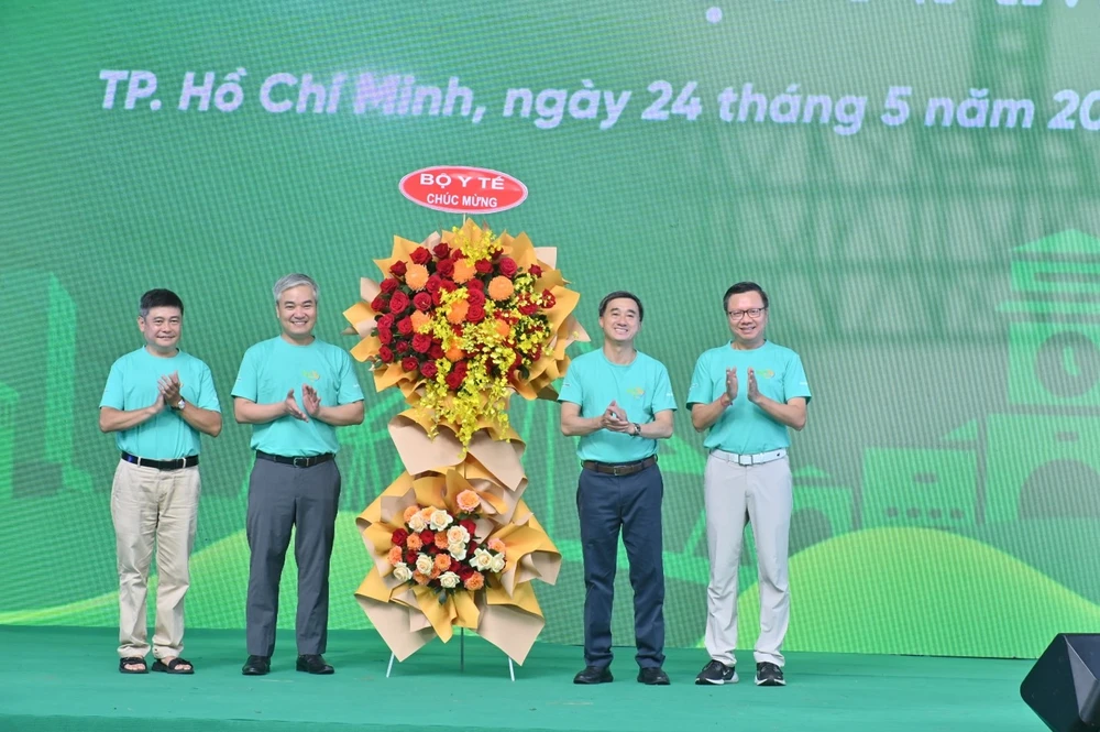 ngay-dinh-duong-cong-dong-viet-nam-tu-van-mien-phi-cho-gan-10-000-nguoi-2.jpg