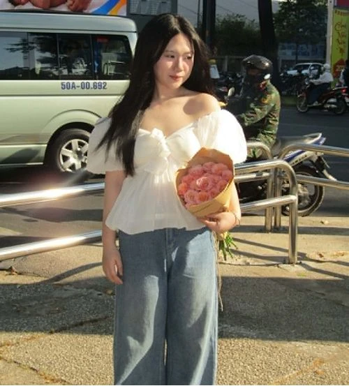 gen-z-nam-tien-tim-phien-ban-ruc-ro-hon-cua-ban-than-dau-la-ben-do-an-cu.jpg