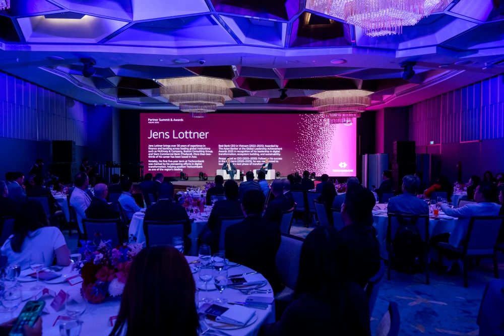 ceo-techcombank-jens-lottner-dua-ai-thanh-nang-luc-van-hanh-quy-mo-lon-tai-techcombank.jpg