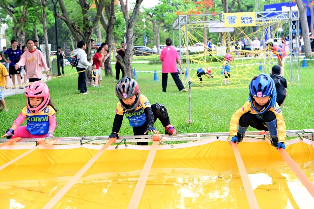 hang-ngan-luot-tre-em-tham-gia-ngay-hoi-phu-my-hung-huong-ve-tre-em-2026-5.JPG