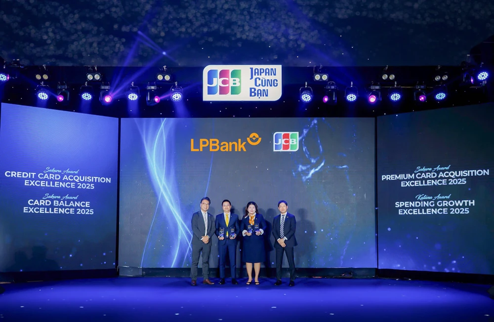 lpbank-thang-lon-voi-4-giai-thuong-tu-to-chuc-the-quoc-te-jcb-2.png